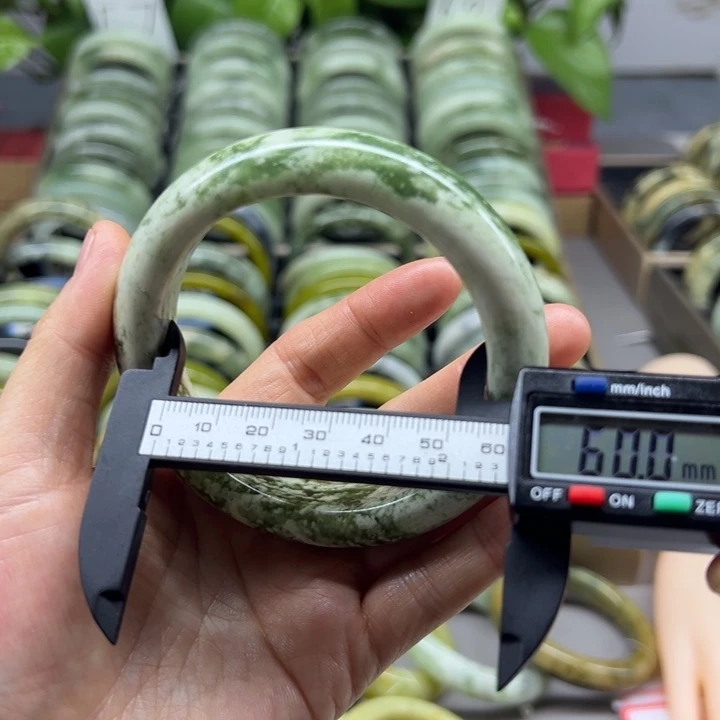 蛇纹石玉未镶嵌手镯88