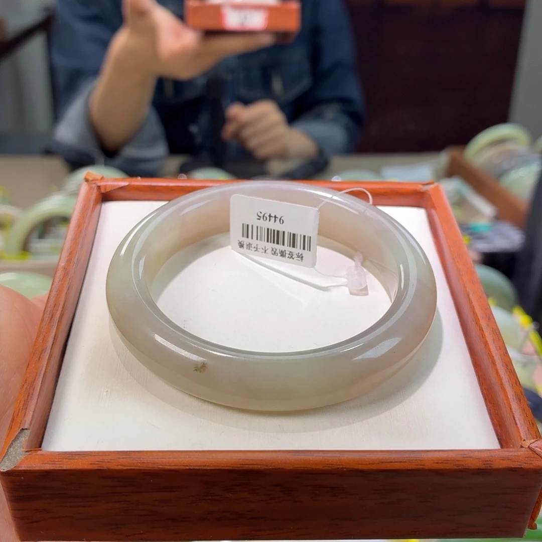 和田玉手镯未镶嵌55/56