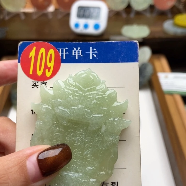 未镶嵌蛇纹石玉挂件莫**?