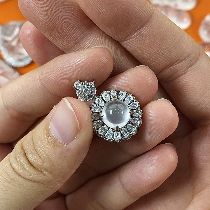 石英质玉合金颈饰