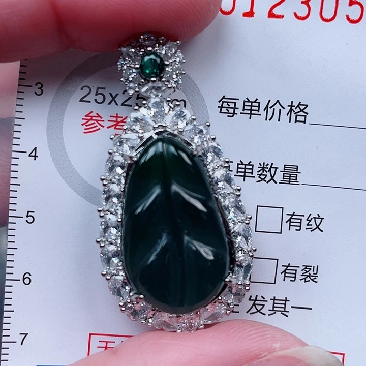 吊坠(不含链)未镶嵌翡翠