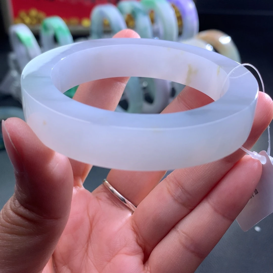 定制翡翠未镶嵌翡翠手镯