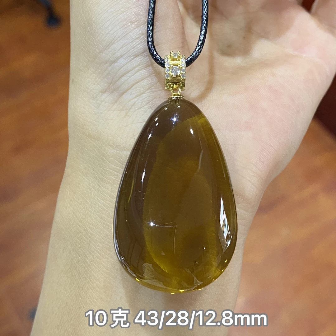 【小伊琥珀】10克菠菜绿茶锁骨吊坠