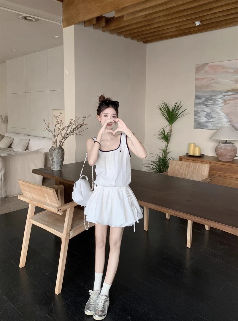 韩系甜美运动背心连衣裙女2025夏季新款气质收腰显瘦白色连衣裙