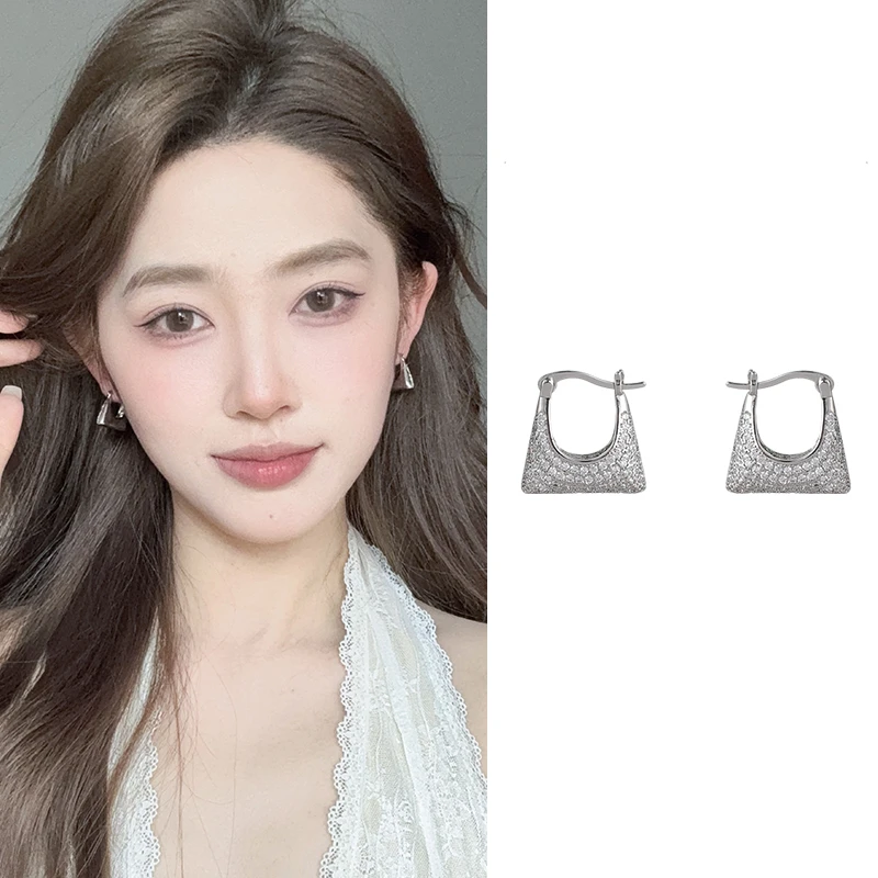 oushipei/欧诗佩 铜合金合成锆石耳饰 精致小巧满钻小包包耳扣