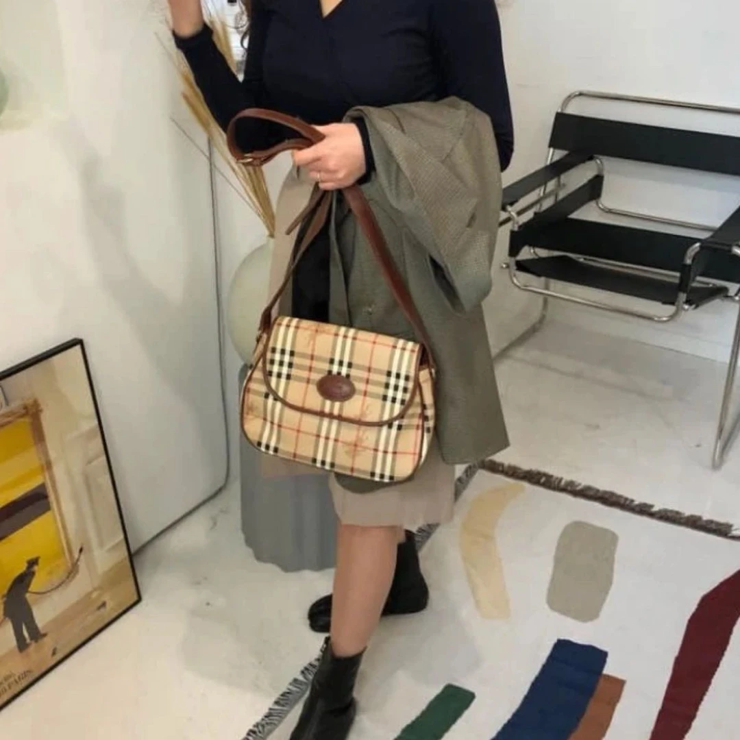 修复品618507/ BURBERRY/博柏利马鞍包配皮换新