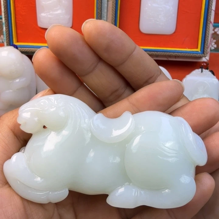 用***1和田玉未镶嵌把件