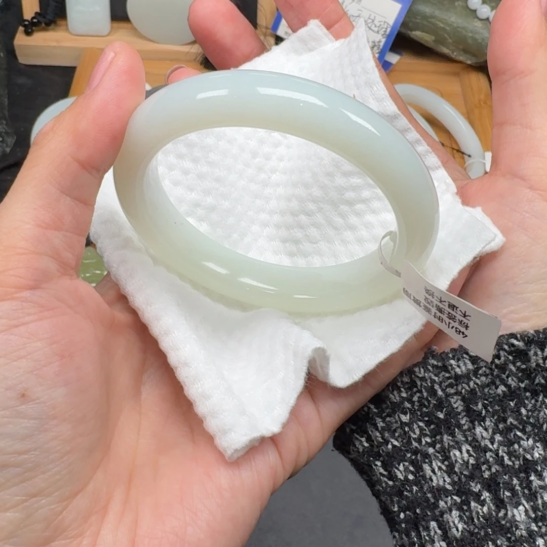 和田玉未镶嵌手镯