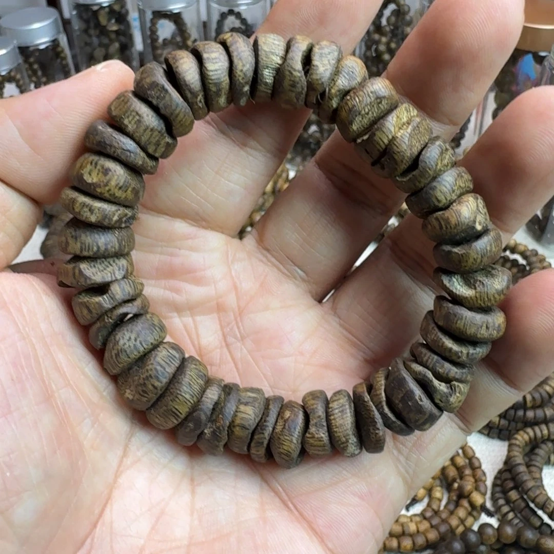 沉香碎屑沉香秘**园奇楠树丁沉水包壳单圈14MM发一