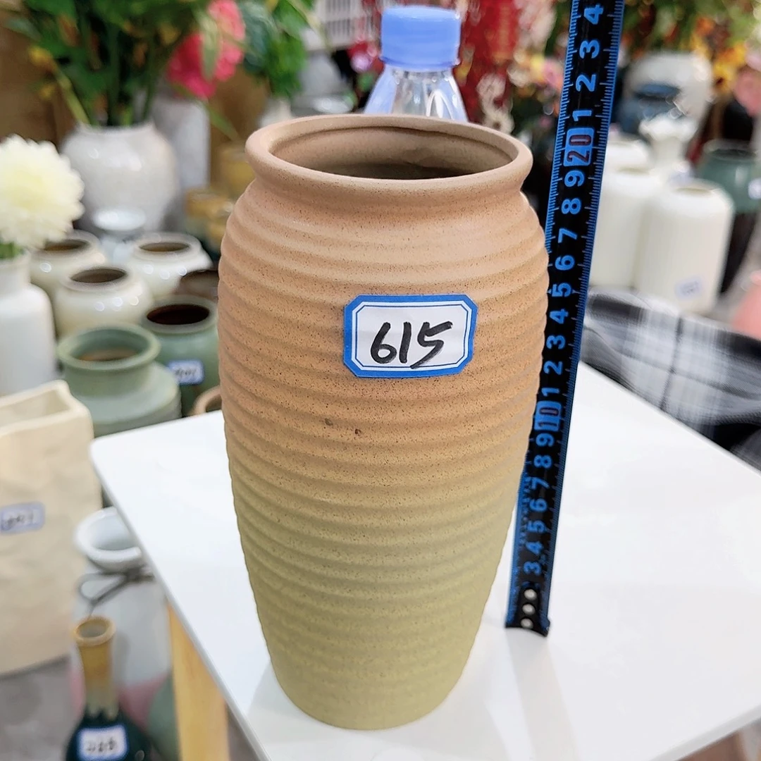 615号陶瓷高21厘米瑕疵一个