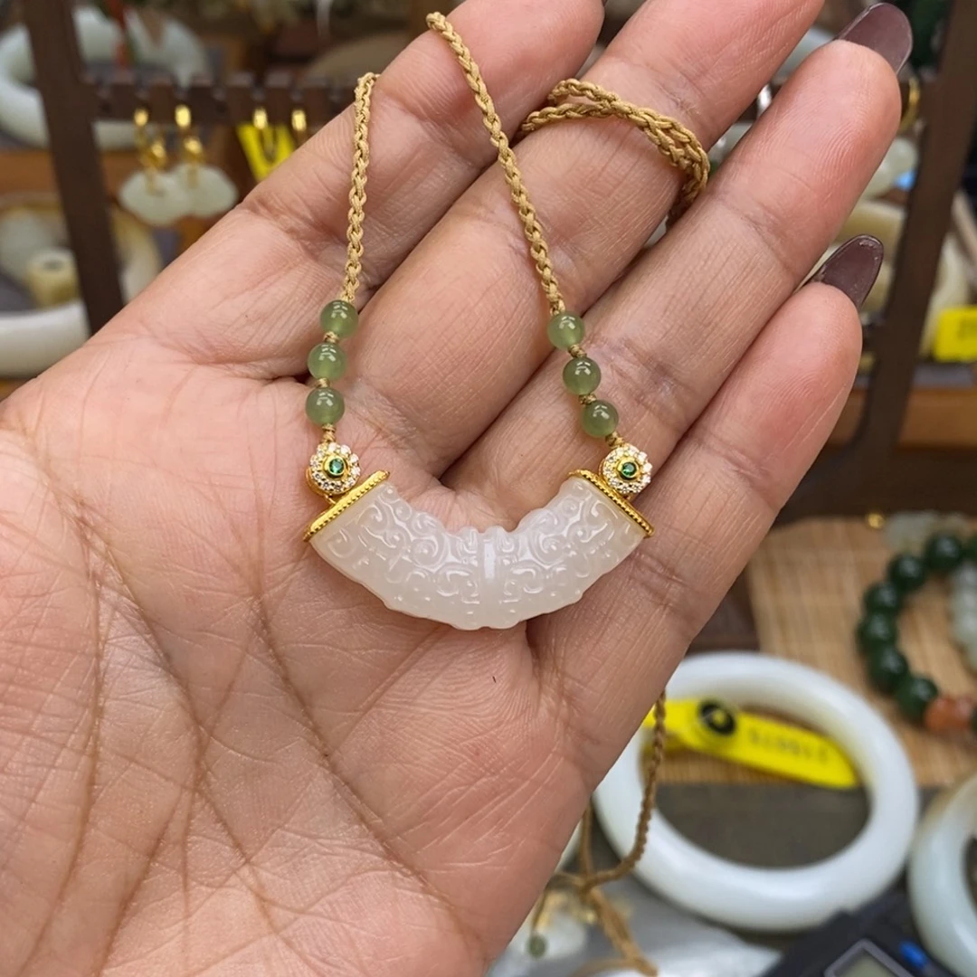 和田玉未镶嵌颈饰