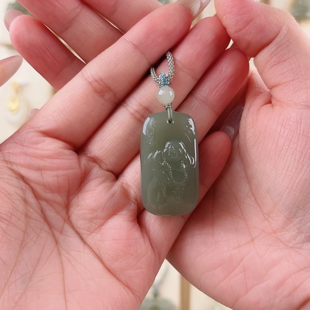 哆***懒和田玉未镶嵌颈饰