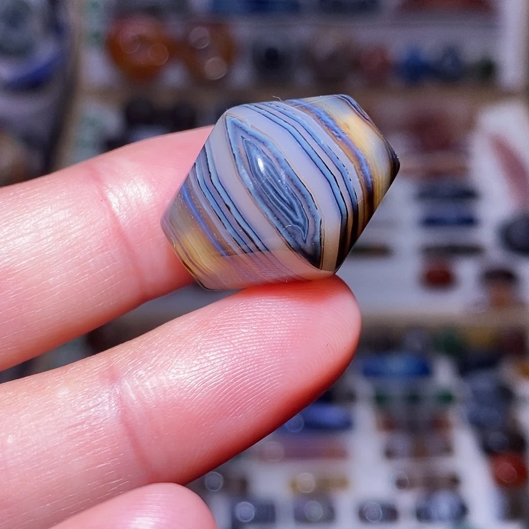 琥珀未镶嵌吊坠……