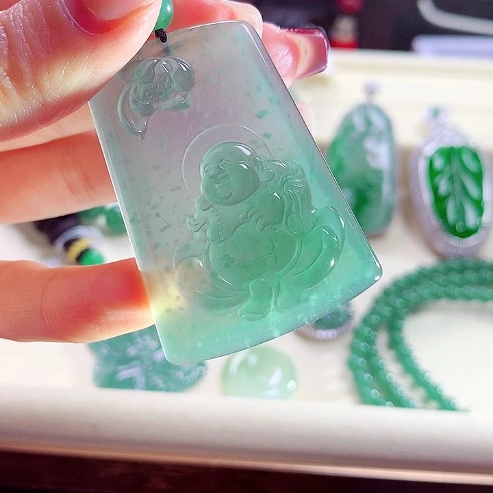 翡翠颈饰未镶嵌天然