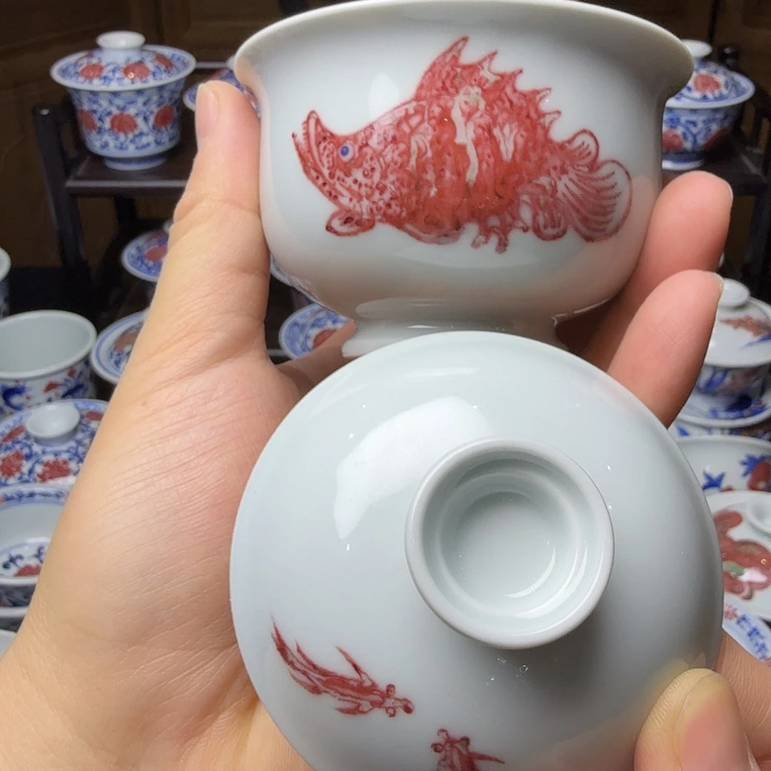 釉里红鳜鱼布袋盖碗沿口瑕疵