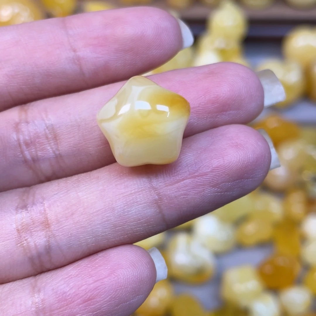 刘***伶琥珀未镶嵌珠宝奇石