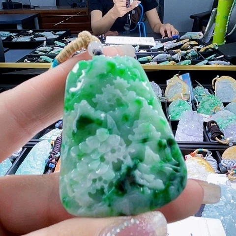 颈饰未镶嵌翡翠一个