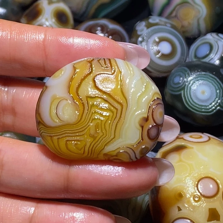 玛瑙/玉髓未镶嵌珠宝奇石138