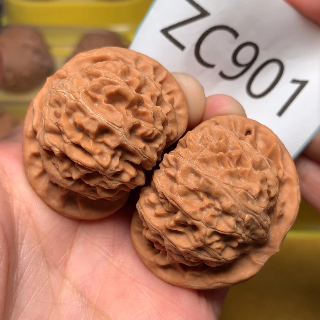 文玩核桃把件红皮肉球灯42
