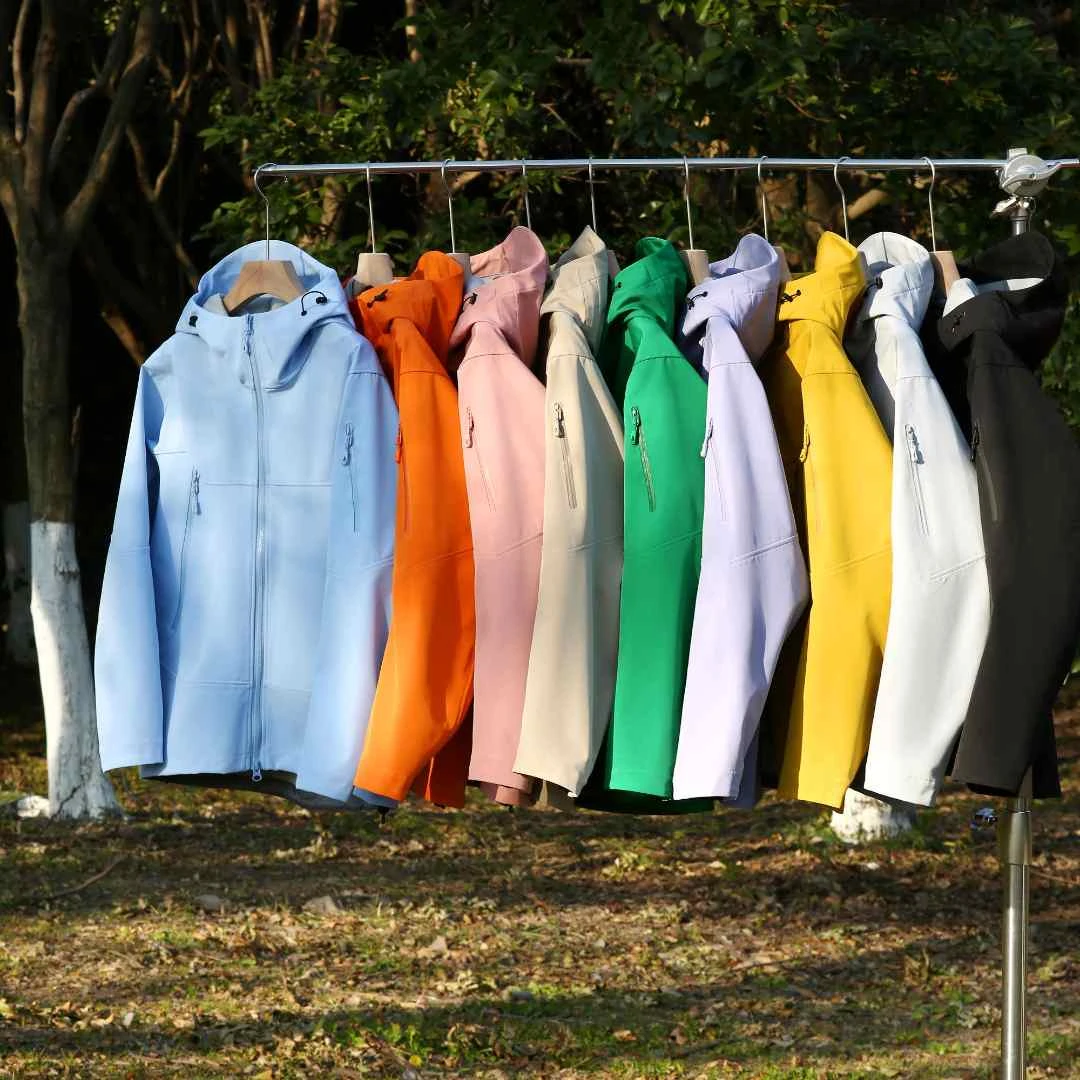 青春绿野！户外五防一级面料！立体剪裁情侣连帽软壳冲锋衣夹克外套