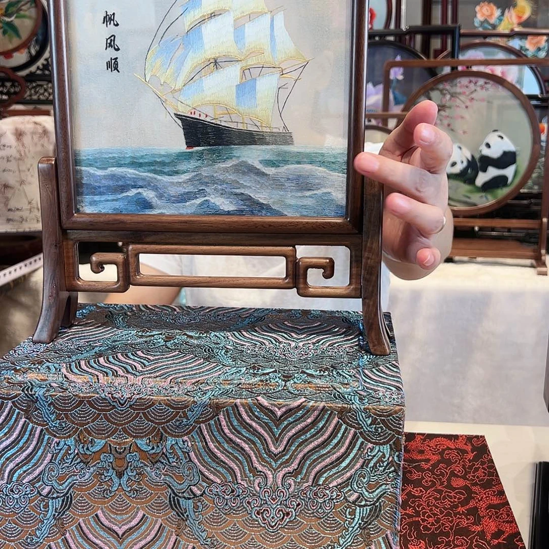 织绣苏绣摆台胡桃木