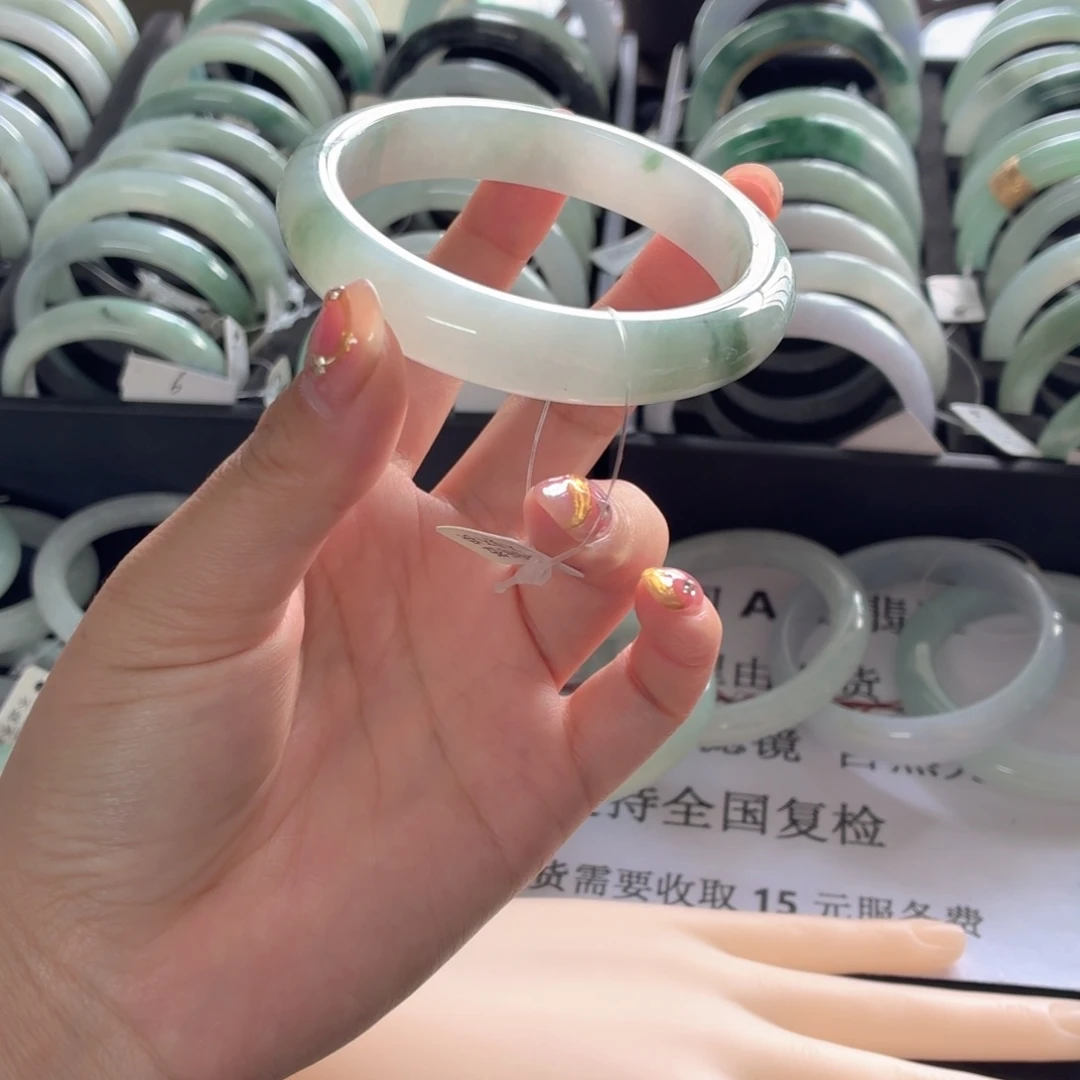 翡翠手镯未镶嵌手镯
