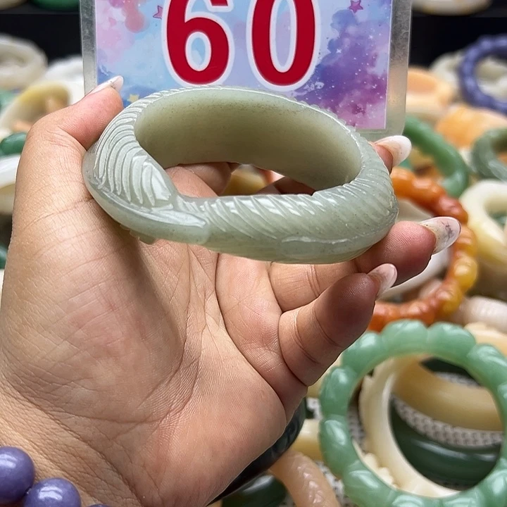 未镶嵌手镯石英岩玉