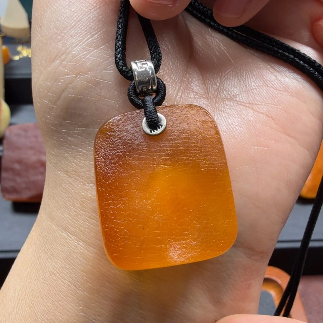 琥珀吊坠(赠链)未镶嵌