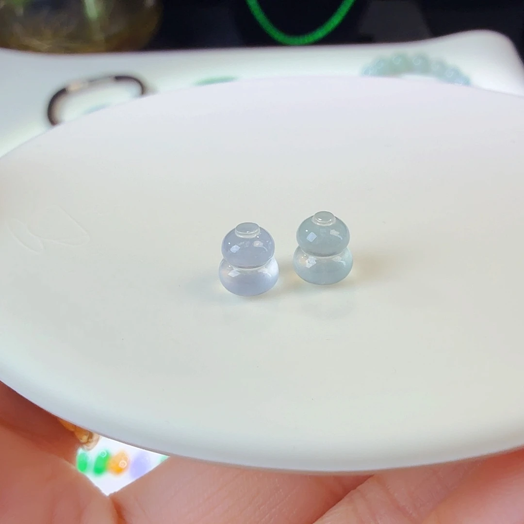 翡翠裸石立体葫芦一对