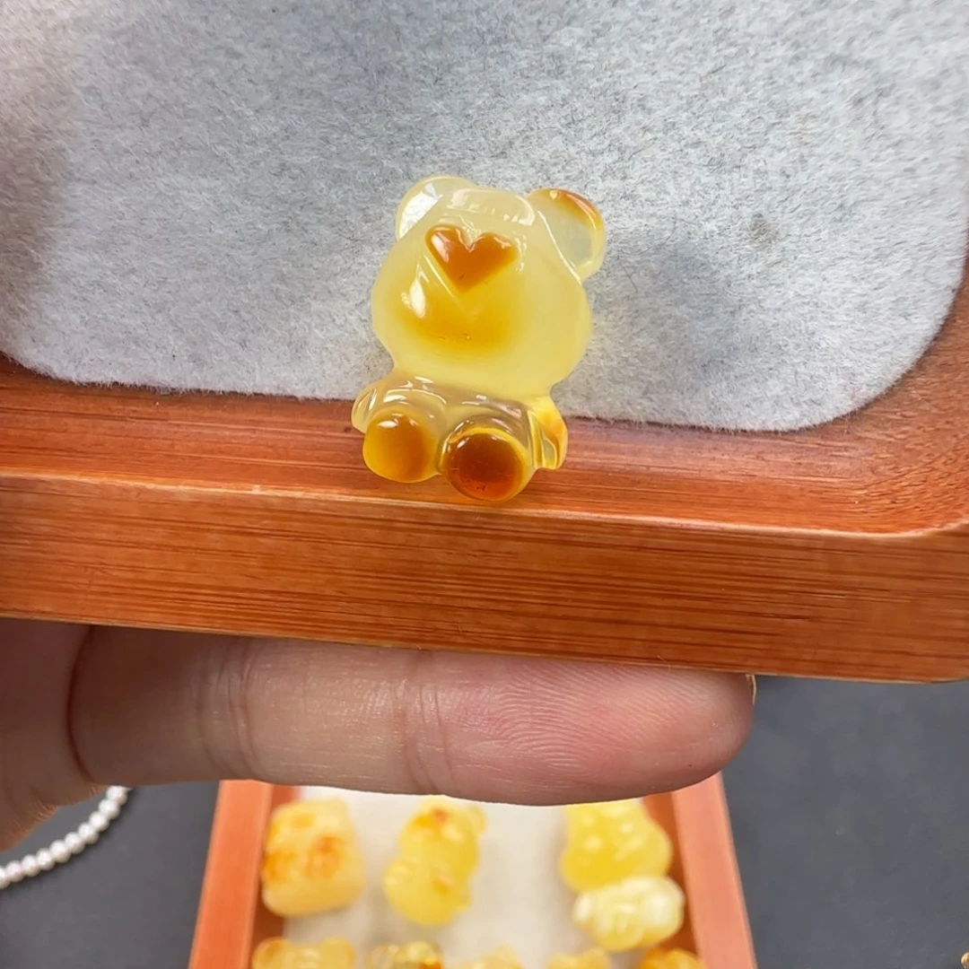 未镶嵌颈饰琥珀可可乐乐。zzzz