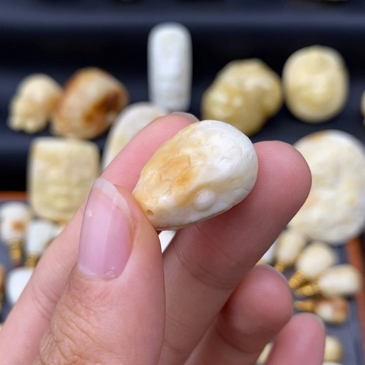 琥珀未镶嵌裸石蛇头a832