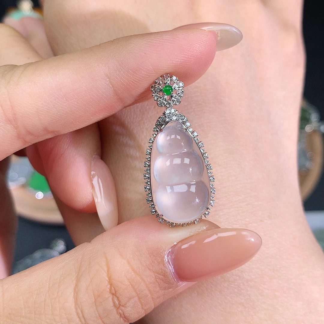 颈饰18K金镶嵌翡翠翡翠