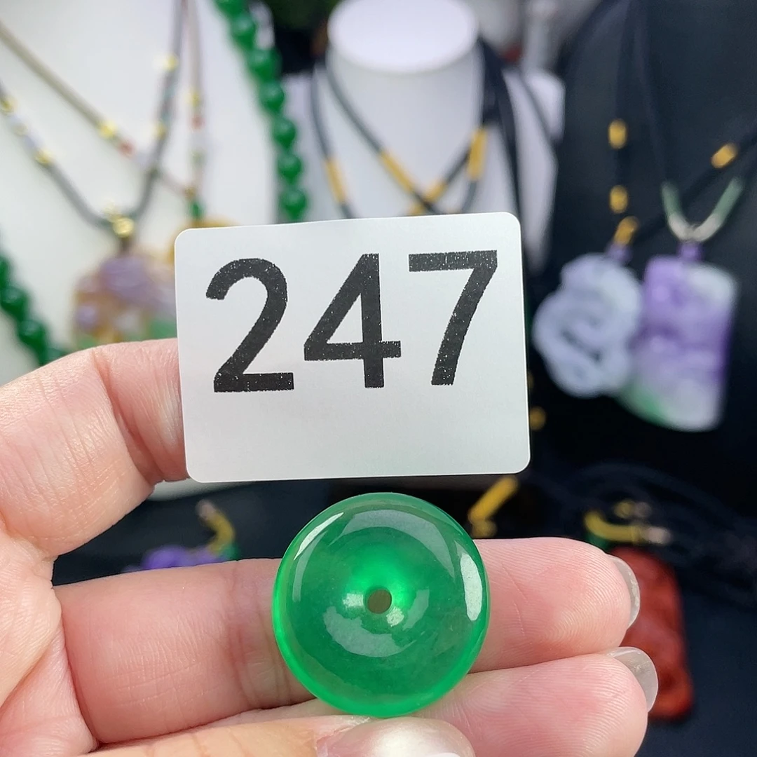 翡翠未镶嵌吊坠(赠链)