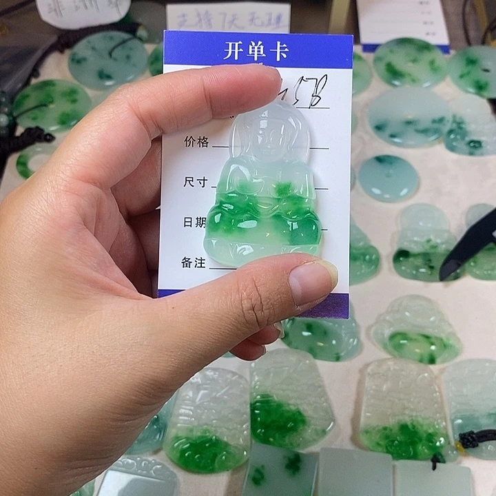 用***7翡翠未镶嵌颈饰观音