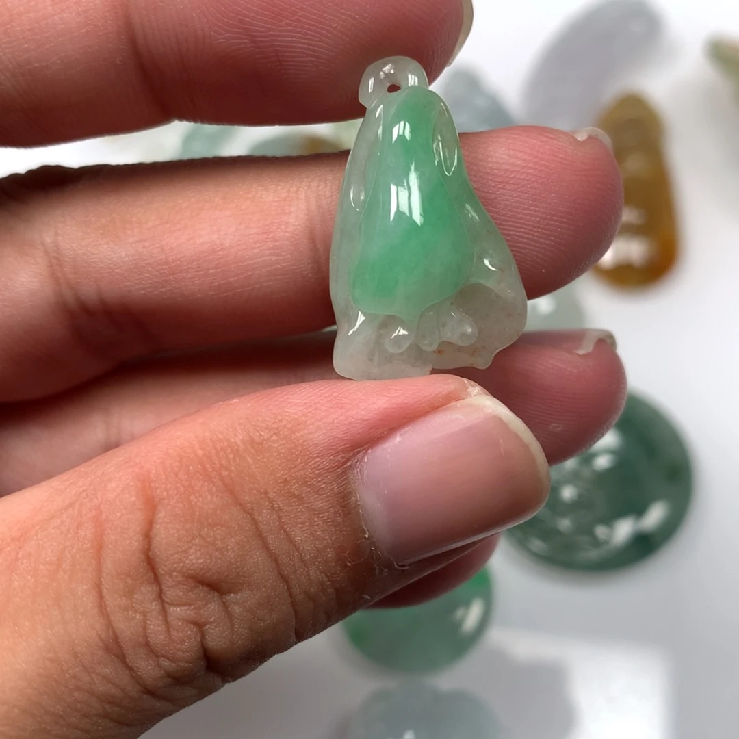 吊坠(不含链)未镶嵌翡翠