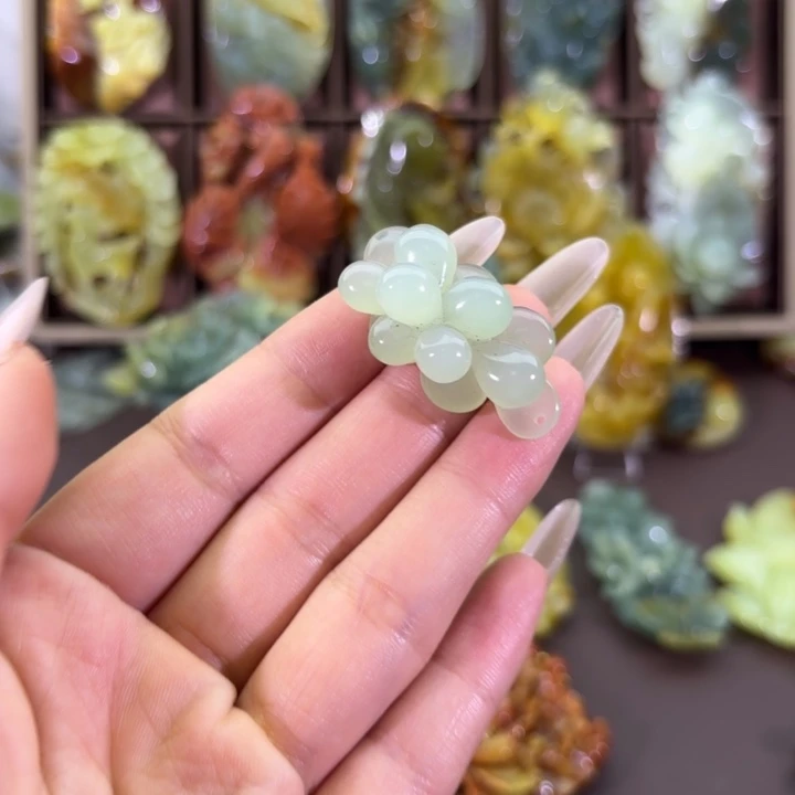 未镶嵌蛇纹石玉颈饰