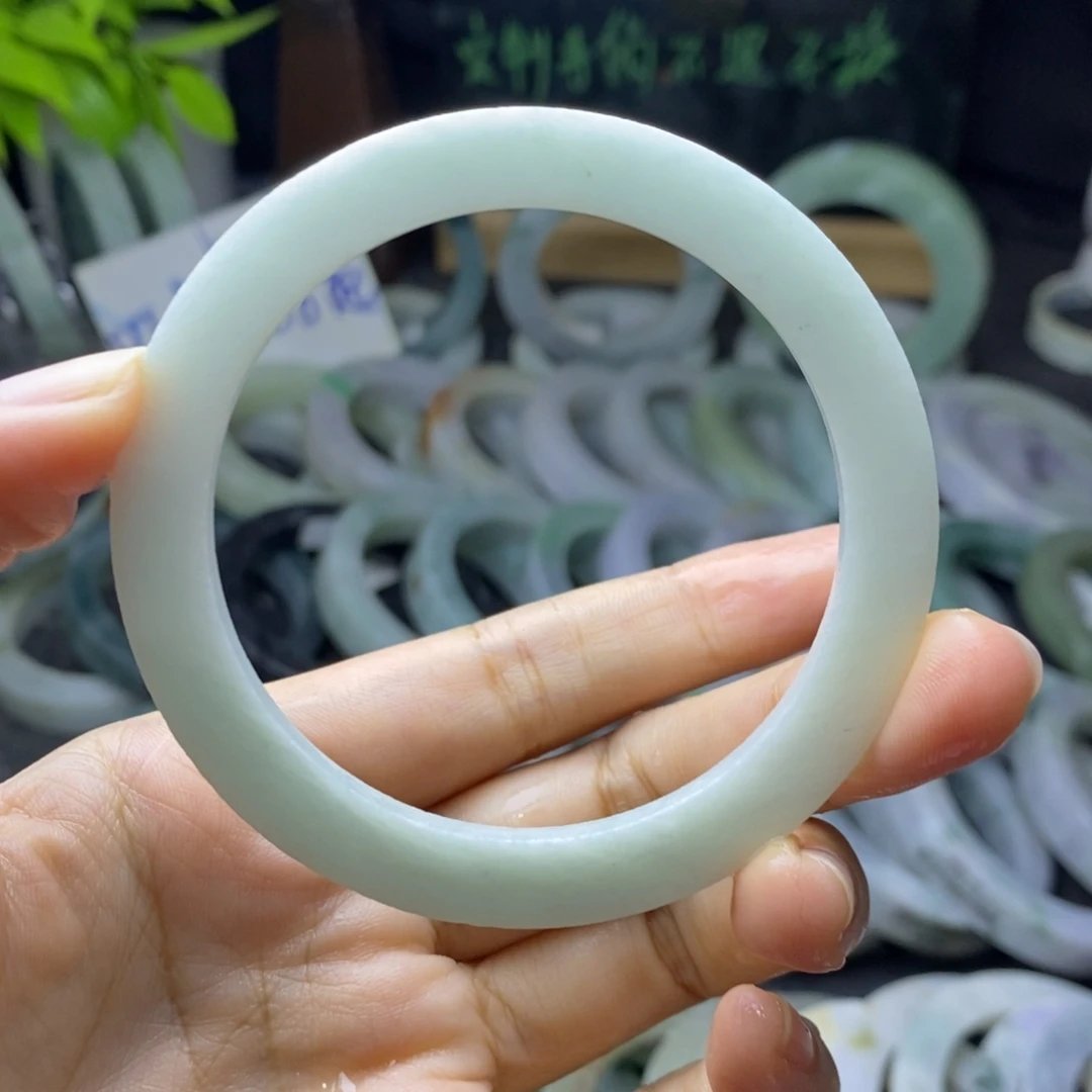 定制翡翠未镶嵌手镯