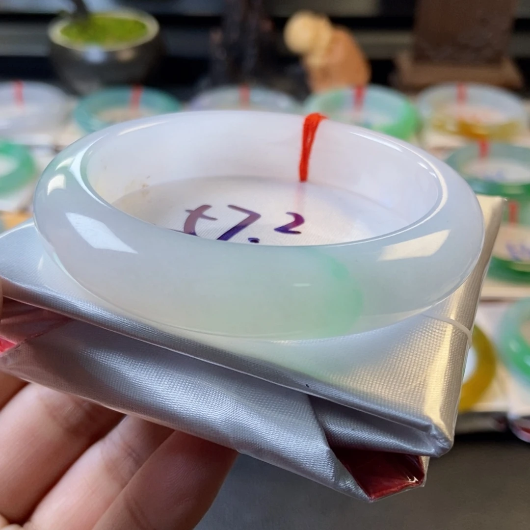 翡翠未镶嵌手镯46白冰胶果冻飘翠绿丝