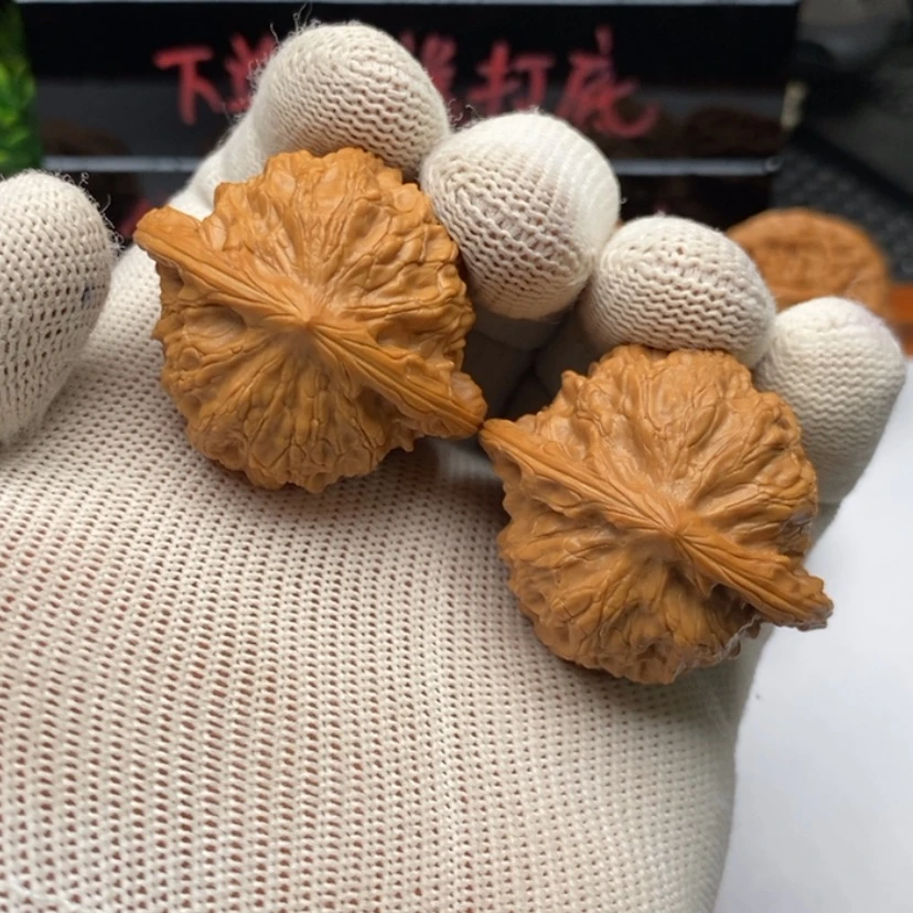 【闪购商品】文玩核桃把件55凯公子