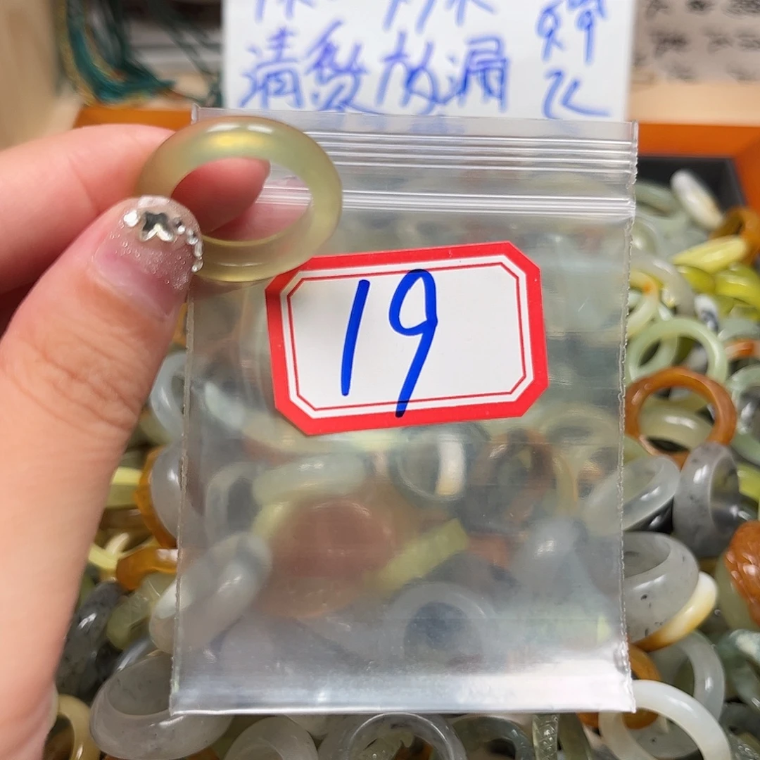 天****未镶嵌蛇纹石玉珠宝奇石