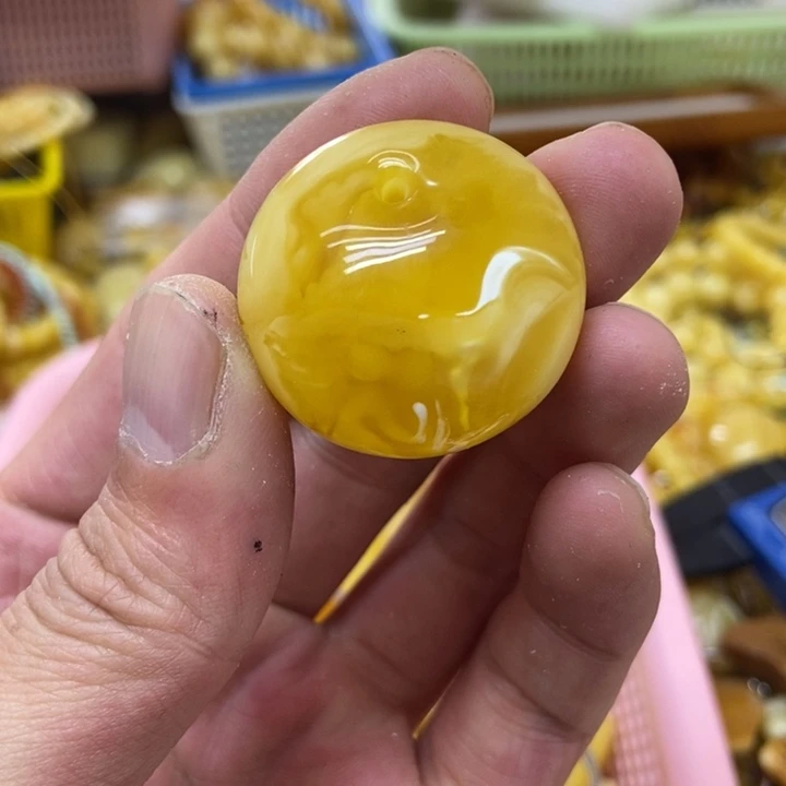 蜜蜡未镶嵌裸石吊坠