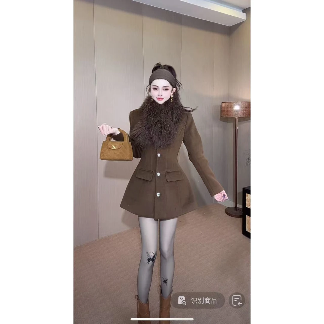 DACPAN-“御姐归来”沙漏腰羽绒毛呢外套（毛领） 2025/盼·PP 2575