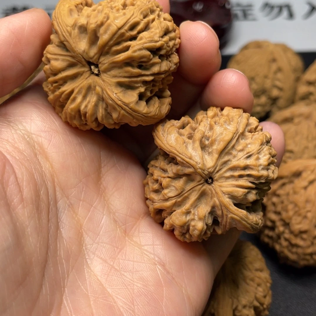 文玩核桃吊坠G***y南疆石