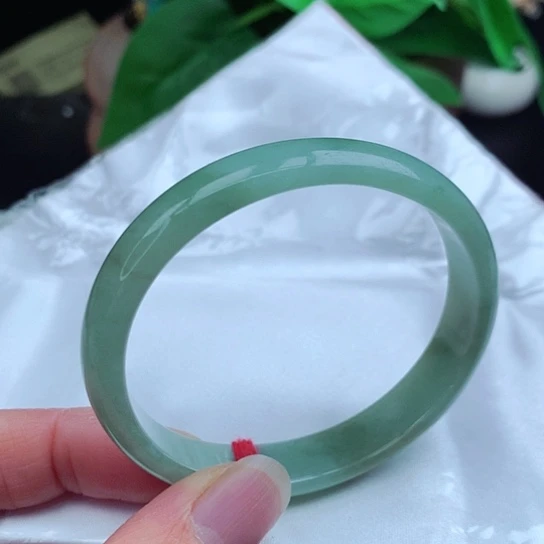 翡翠手镯未镶嵌        贵妃57