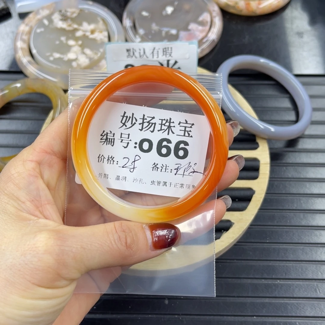 硅化珊瑚（珊瑚玉）微瑕未镶嵌小*鱼
