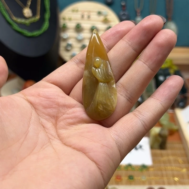 蛇纹石玉未镶嵌颈饰