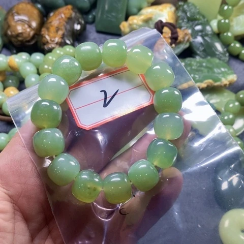 未镶嵌蛇纹石玉手链