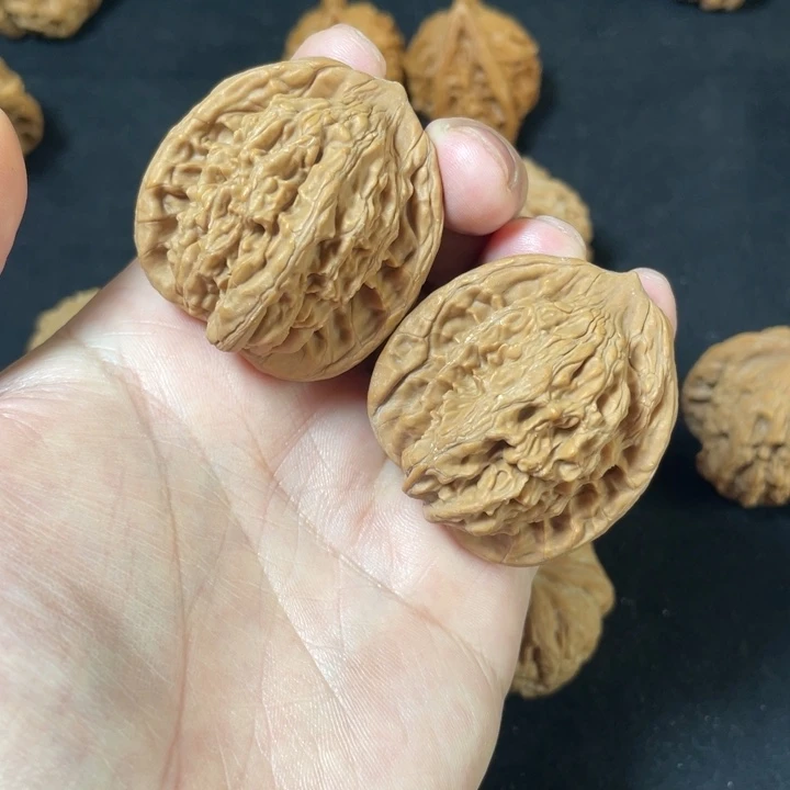 文玩核桃把件麦穗虎头40mm