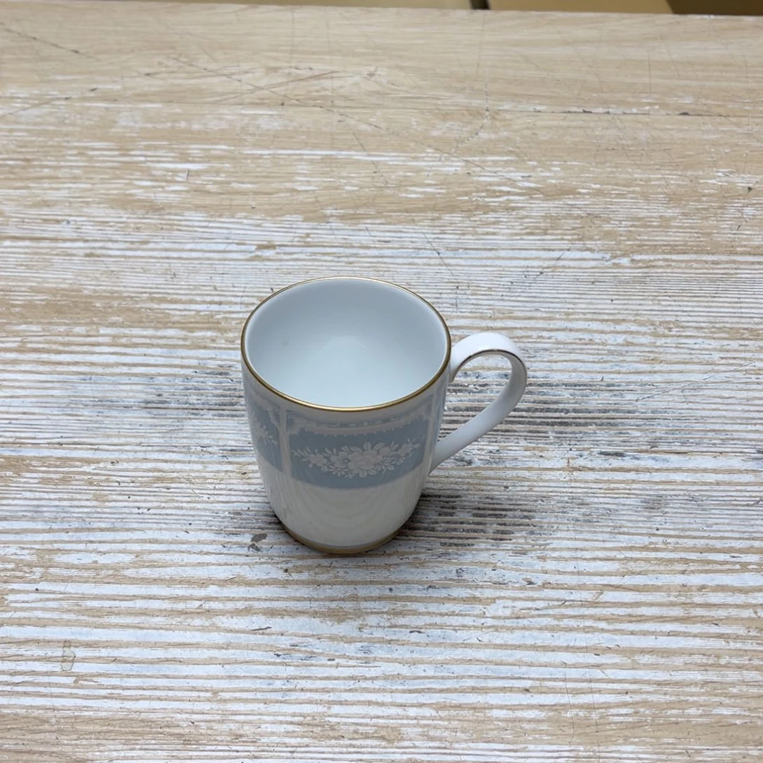 瓷片郫****莓密密麻麻地排列着