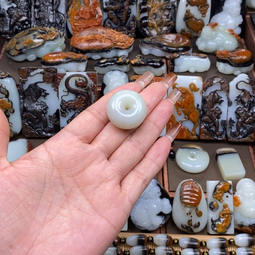 颈饰未镶嵌和田玉